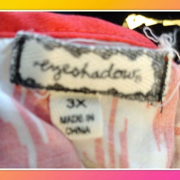 Eyeshadow short sleeve coral and white abstract top, longer in the back size 3X - Picture 4 of 4